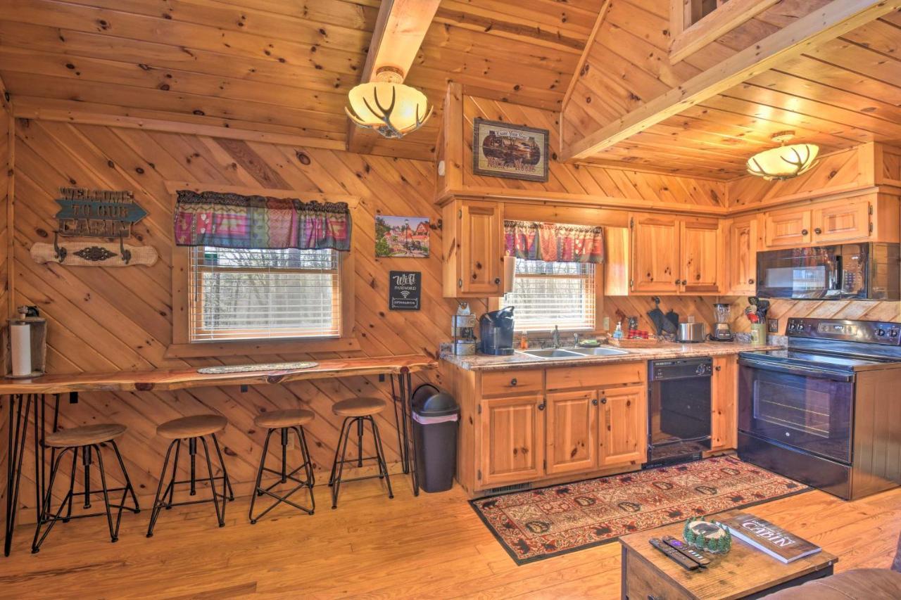 Helen Cabin With Deck And Hot Tub Less Than Half Mi To Main St ภายนอก รูปภาพ