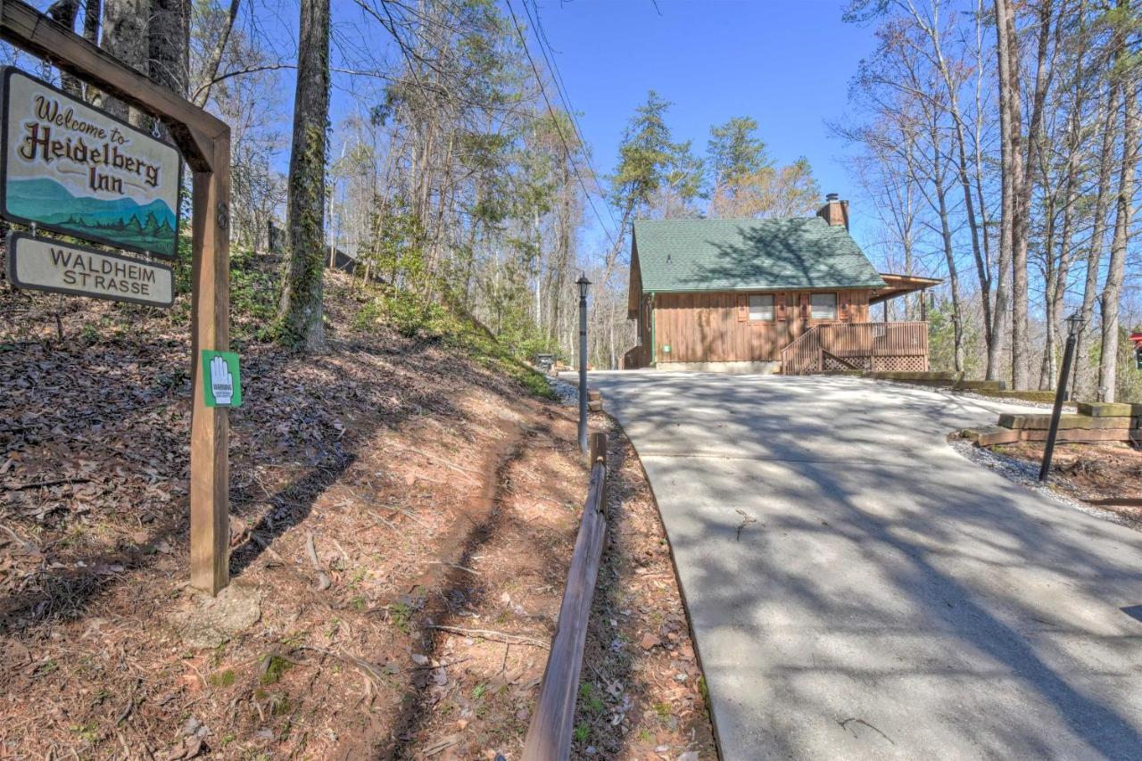 Helen Cabin With Deck And Hot Tub Less Than Half Mi To Main St ภายนอก รูปภาพ