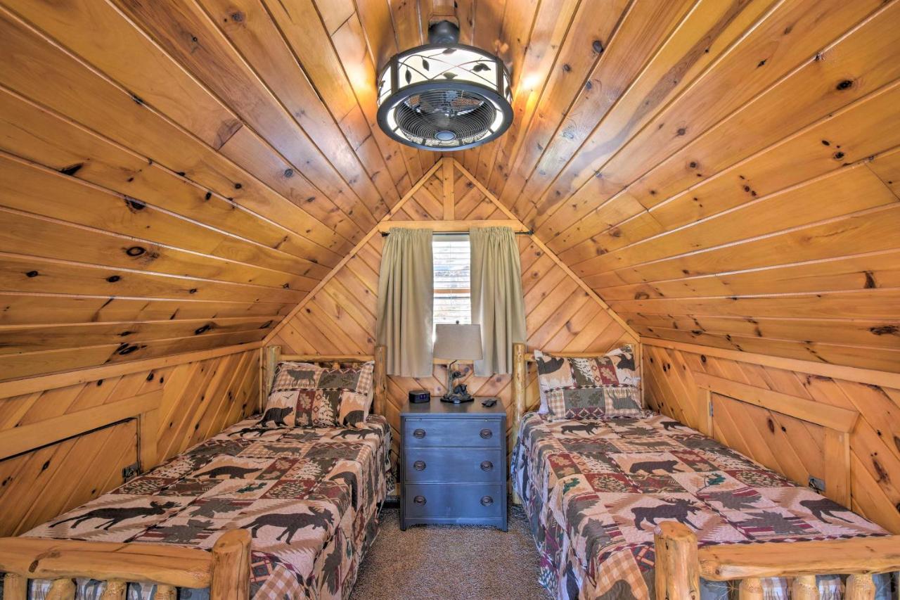 Helen Cabin With Deck And Hot Tub Less Than Half Mi To Main St ภายนอก รูปภาพ
